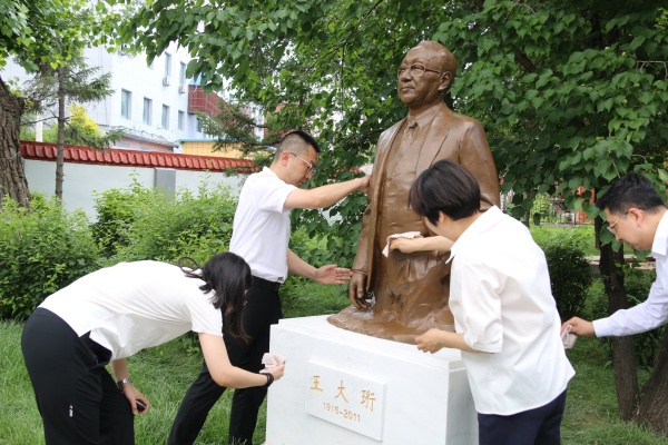 外国语学院开展庆祝建党105周年主题实践活动 

